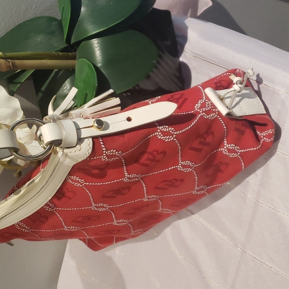 ❣️💫MARK DOWN💫❣️Dooney & Bourke Bag - Picture 4 of 10